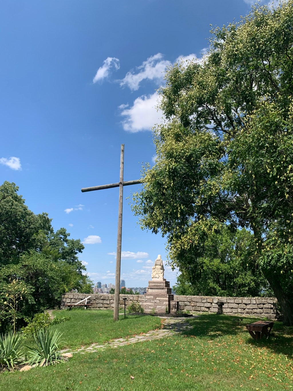 THE MODERN TIMES (2022)